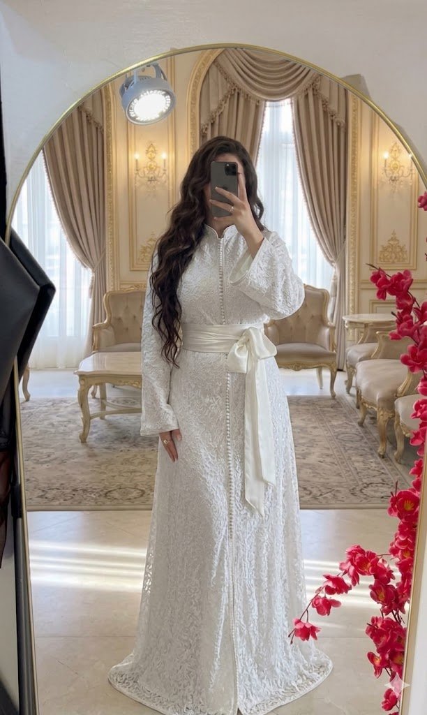 White dentelle caftan